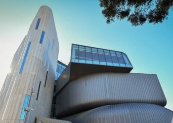 Deakin University Announces Industry Research Partnership and Scholarship with Boeing India