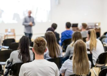 The Impact of Industry Uncertainty on Academic Talent