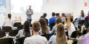 The Impact of Industry Uncertainty on Academic Talent