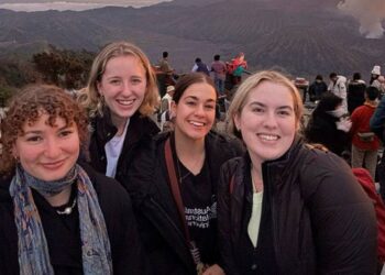 UNE back in the ACICIS fold