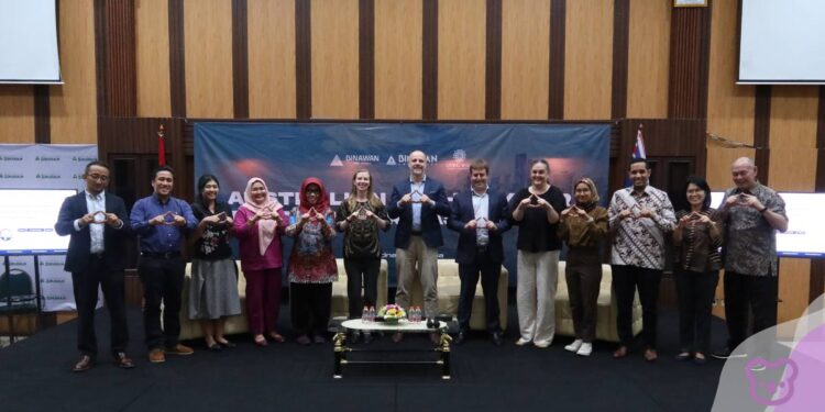 UNE Partners to Upskill Indonesian Personal Healthcare Workers