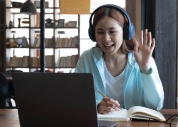 Are Outdated Visa Rules Restricting International Student Access to Online Courses?