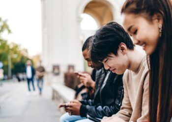 One in Three International Students Abandon Applications Over Poor Communication, New Research Finds