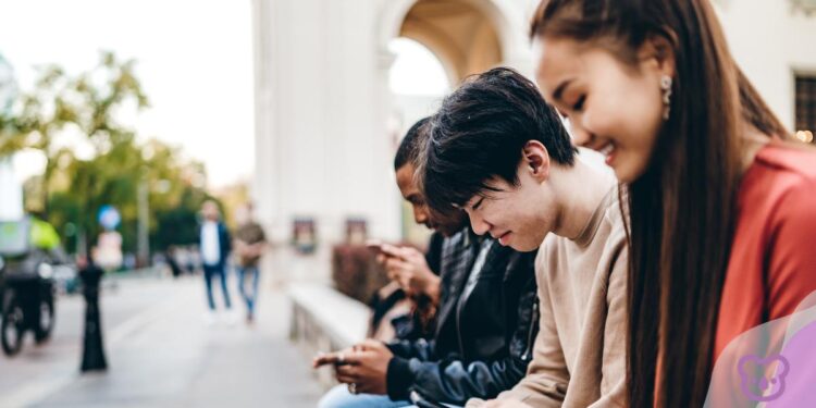 One in Three International Students Abandon Applications Over Poor Communication, New Research Finds