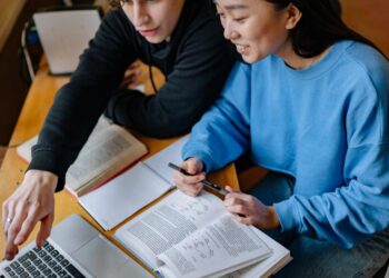 The Uni Guide and Trans Neuron Partner to Boost Global Student Employability